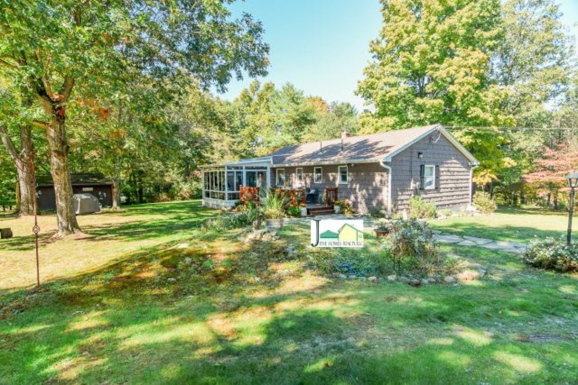 342 Round Lake Rd, Rhinebeck NY 12572 a ranch on 7.92 acres
